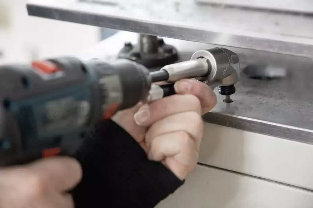 Anw_SB24628_Highperformance_Offset_Screwdriver_05.webp