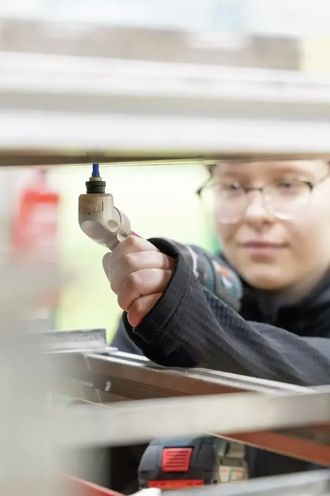 Anw_SB24628_Highperformance_Offset_Screwdriver_03.webp